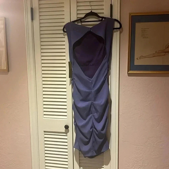Body con open back dress with flattering silhouette Nicole Miller NWT - Picture 7 of 7